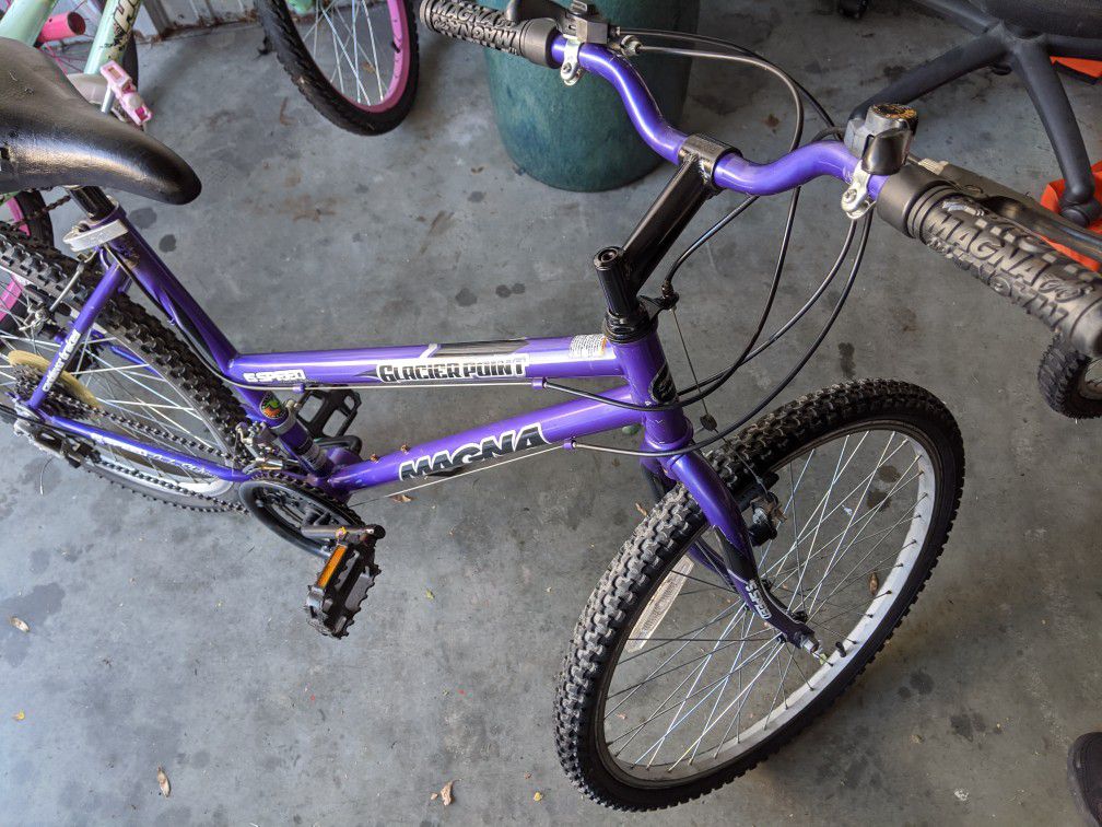 15 speed girls bike,magna glacier point purple..good for 4'6"-5'-3" tall
