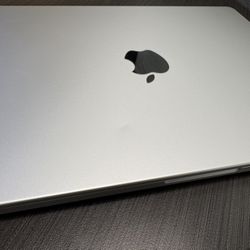 M4 MacBook Pro - 24gb RAM 1 TB SSD 