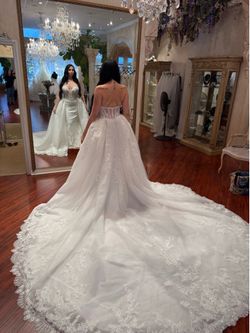 Maggie Sottero Zareen Wedding dress and over skirt bridal size 12  US size 8