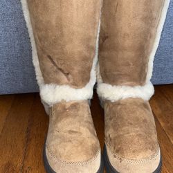 SUNBURST TALL UGGS IN SIZE 9 IN WOMEN 