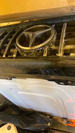 2019 wagoneer front grille with camera