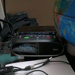 ihome Bluetooth alarm clock with fast wireless charging on top it's Bluetooth plus have many port and features has to USB outlet you can charge up to