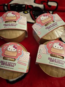 Hello Kitty and Friends Mystery Squishy Dumpling – Lot of 4