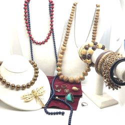Beautiful Lot Of Wearable Jewelry!!