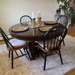 Beautiful Round Dining Table 