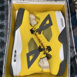 Jordan 4 Yellow Thunder Size 11