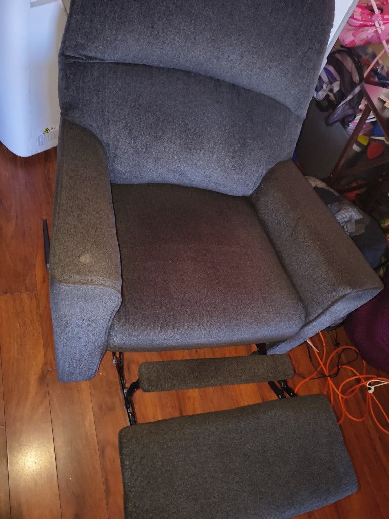 ASHLEY FURNITURE RECLINER
