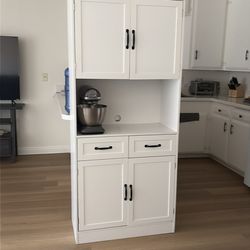 White kitchen cabinet