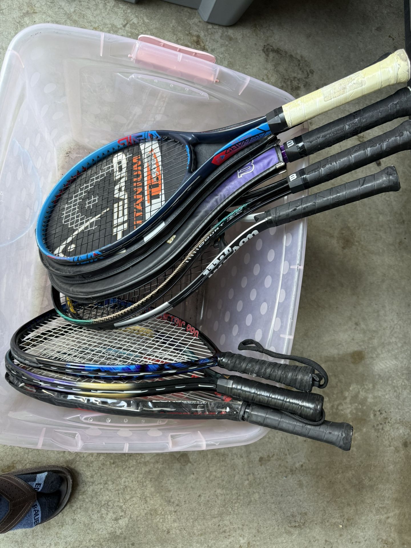 A lot of 7 Tennis and Squash rackets - 25 forall