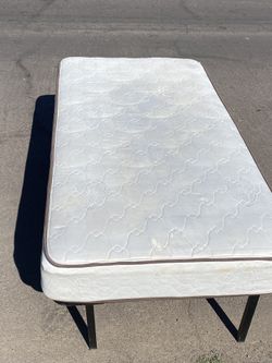 FREE DELIVERY: Twin Bed