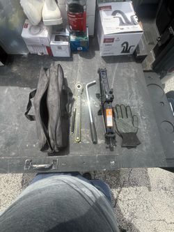 Scissor Jack Kit with Lug Wrench and Bag