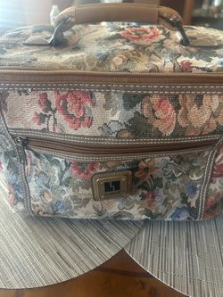 Beautiful vintage luggage in perfect condition