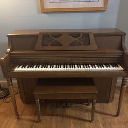 Wurlitzer 1740 A 200 Upright Piano 