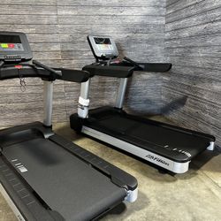 Life Fitness Integrity Treadmill w/ C-Console