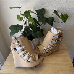 Women wedge shoes size 7.5