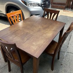 Dining Table/Chairs 