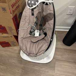 4 moms Baby swing