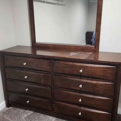 Brown Queen with drawrs in bed frame set w 1 night stand & dresser