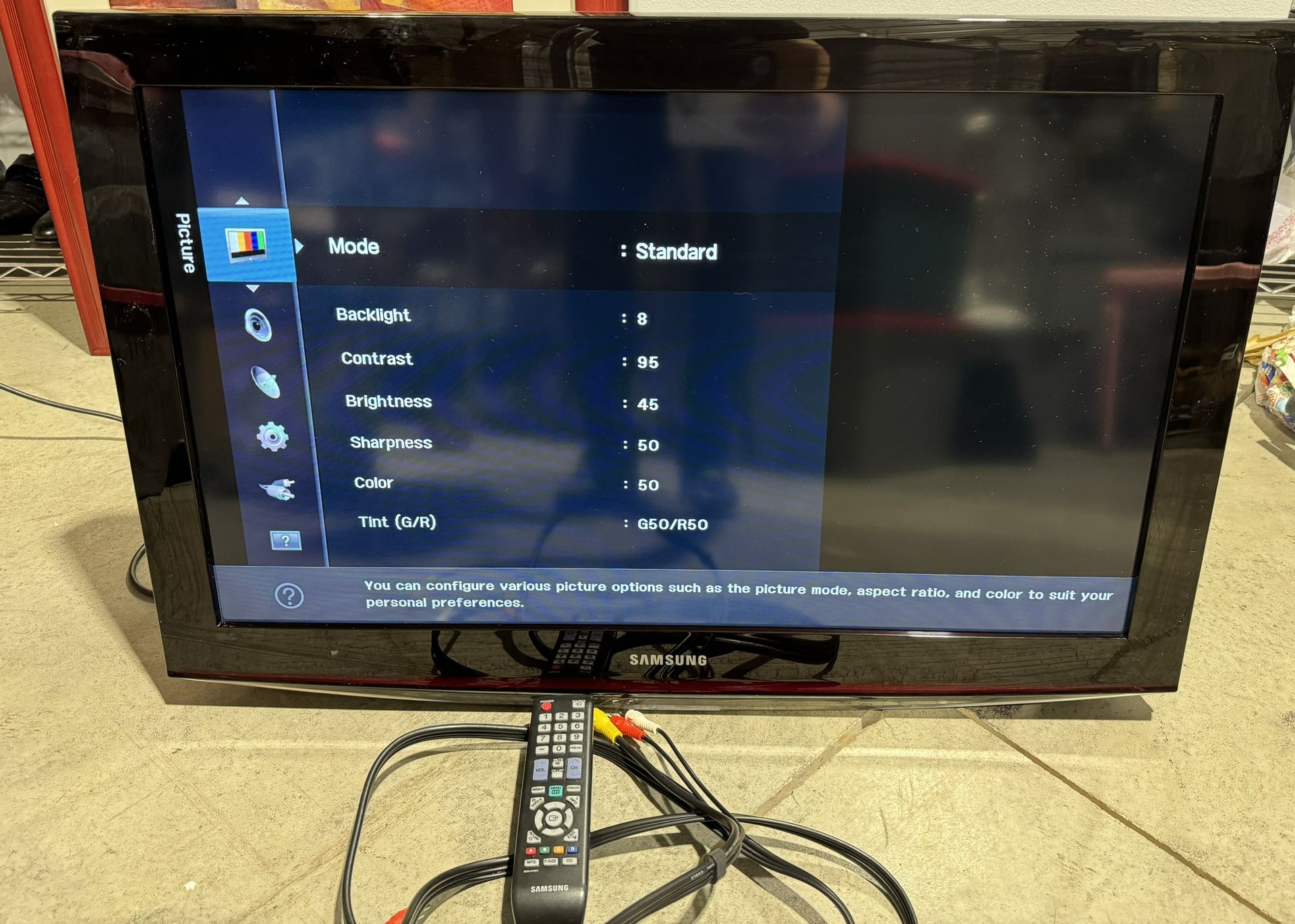 32" Samsung LN32B460B2D Standard TV With Base Mount w/ Screws