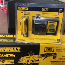 DEWALT ATOMIC 20-Volt MAX Cordless Brushless 4-1/2 in. Circular Saw with (1) 20-Volt Battery 2.0Ah