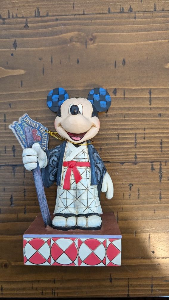 Disney Jim Shore Traditions Mickey Mouse Greetings from Japan 