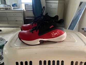 Men's 7.5 Basketball Shoe-barley worn