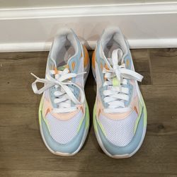 Women’s pumas Size 7