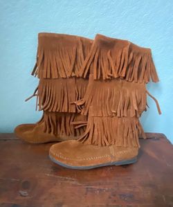 Minnetonka suede moccasin boots size 6