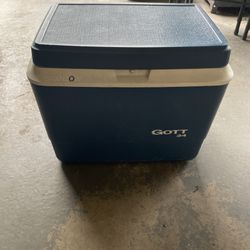 Vintage Gott 34 Quart Chest Cooler Great Condition Blue