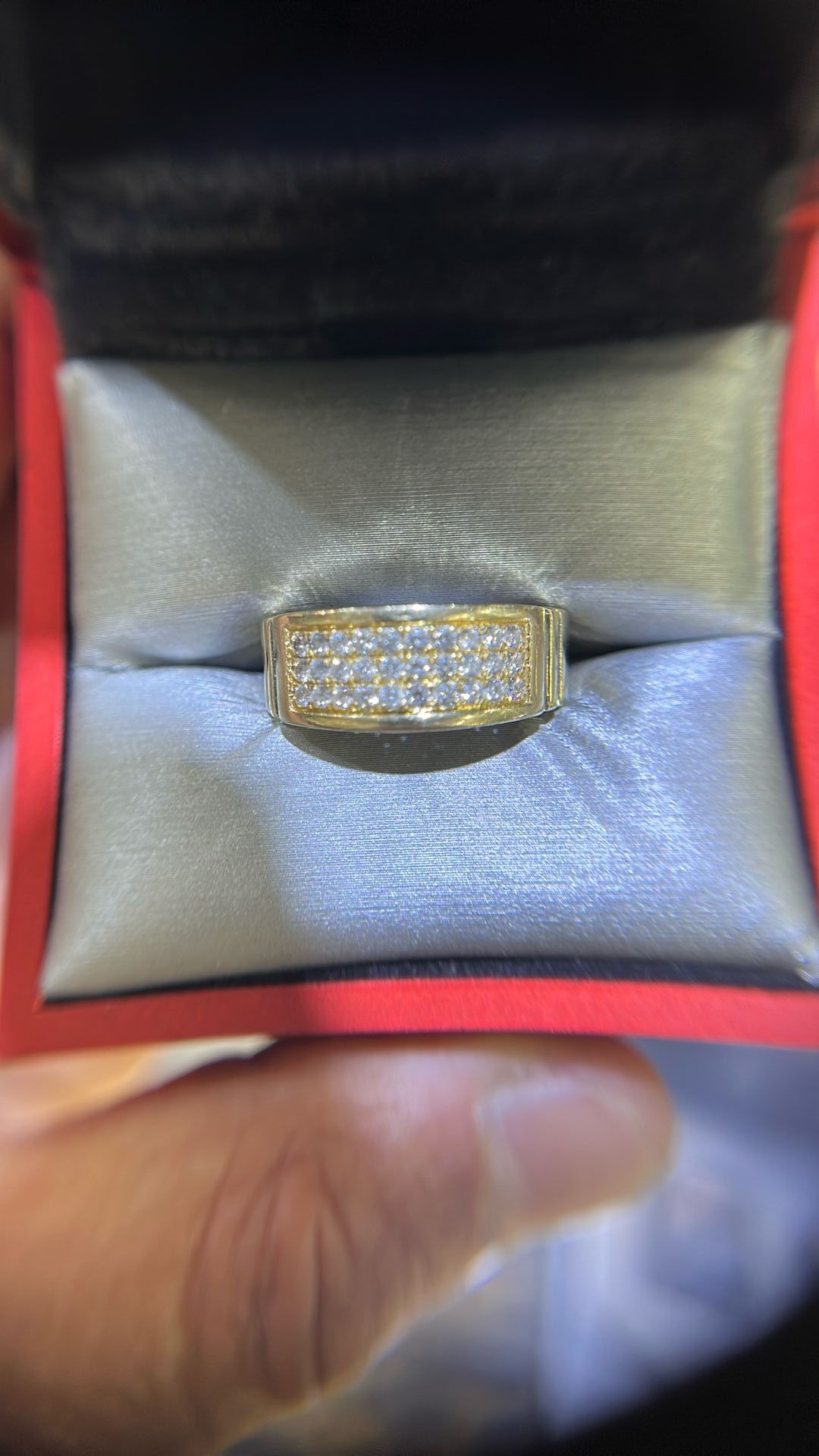 14KT GOLD DIAMOND RING