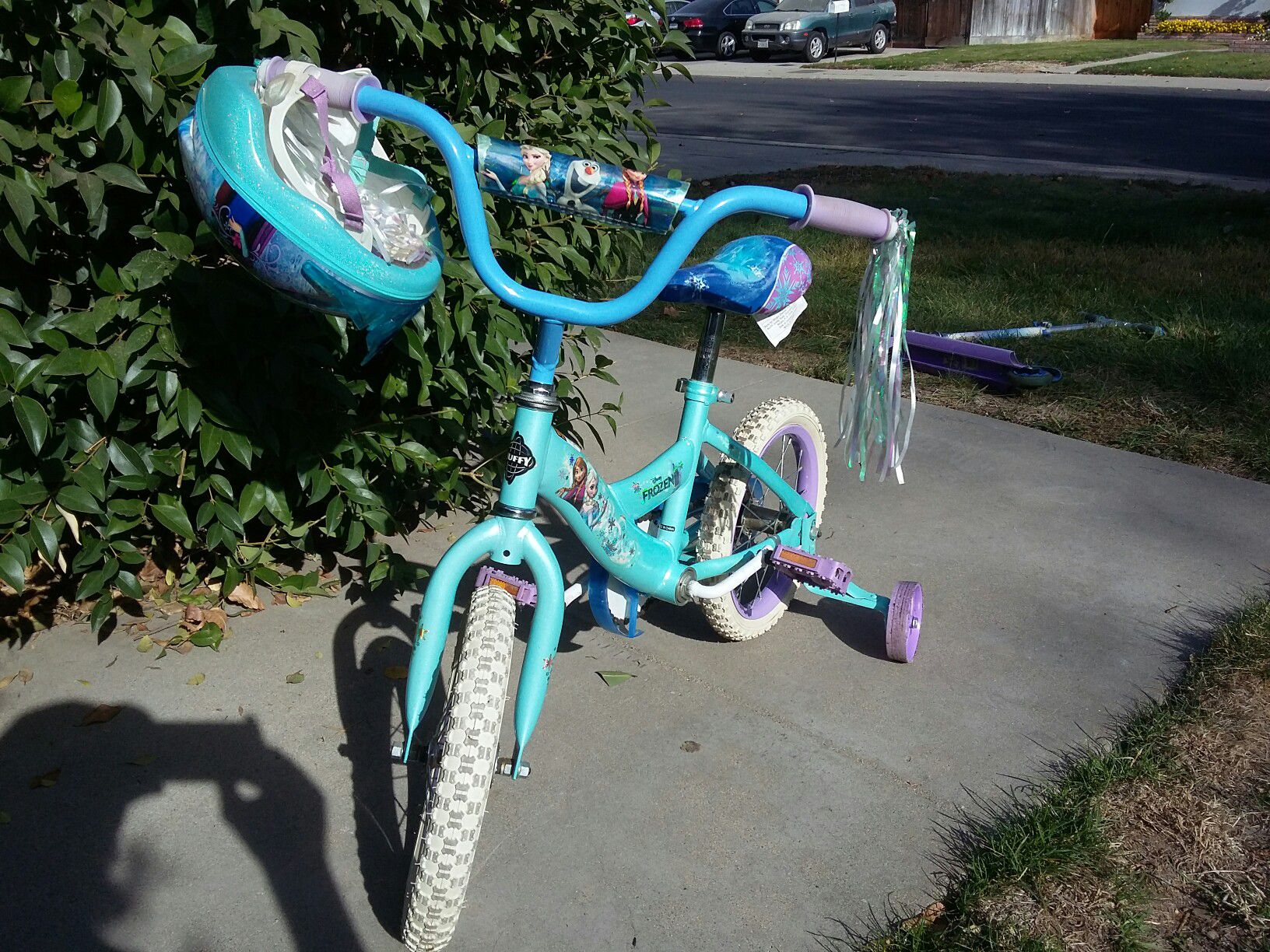 Disney's Frozen bike and scooter