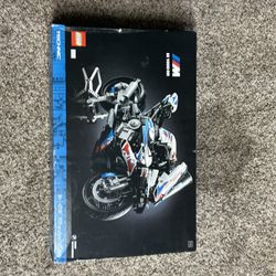 LEGO Technic BMW Motorrad M 1000 RR Motorcycle 