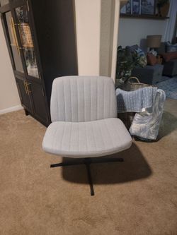 Wide Desk Chair in Grey