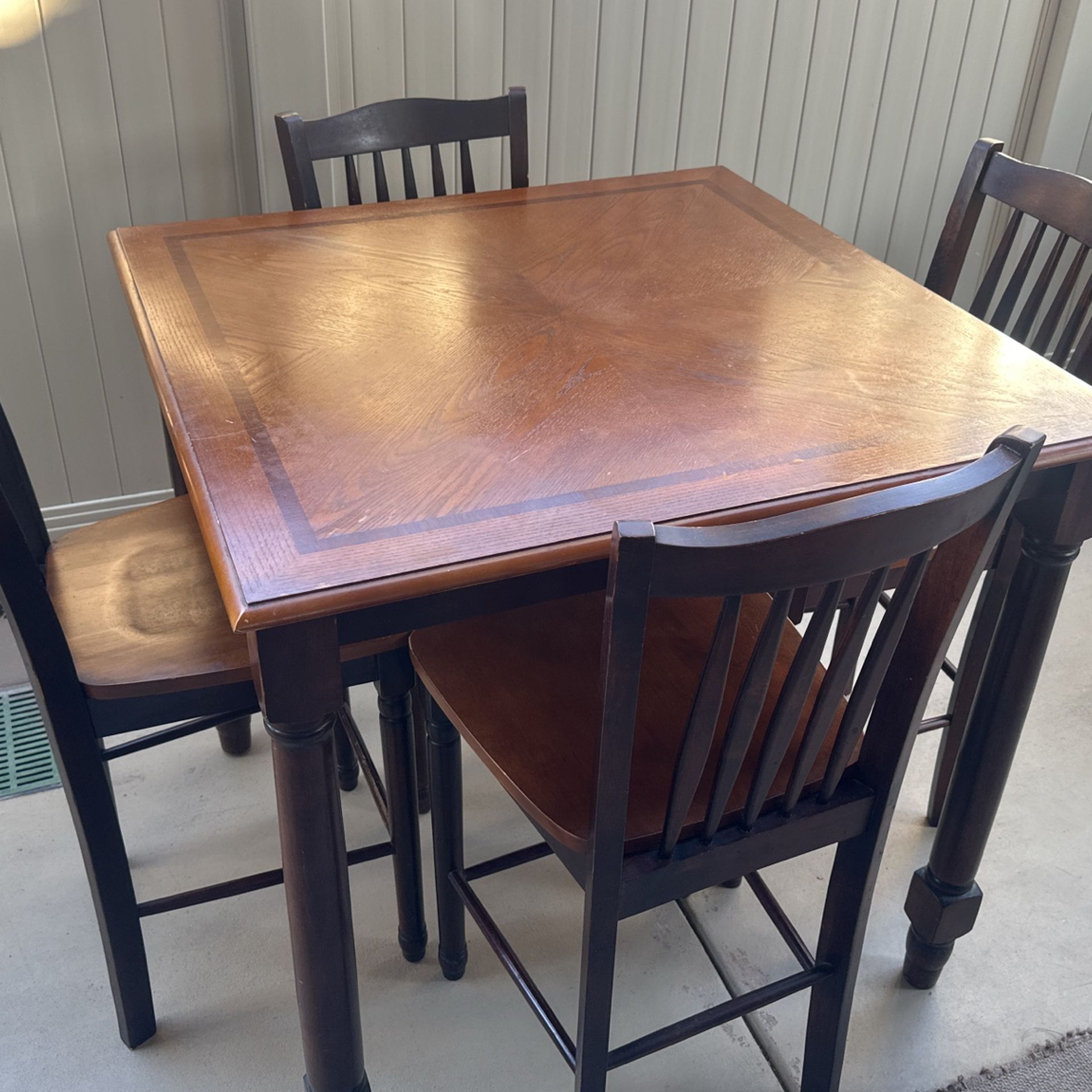 Square Kitchen Table And Set Of 4 Chairs