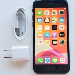 iPhone 7 - UNLOCKED - Like New 