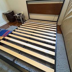 Wooden/Metal Bed Frame for Queen Size Mattress