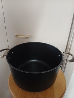 Cooking pots