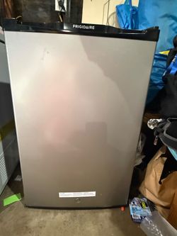 Frigidaire Refrigerator (Compact)