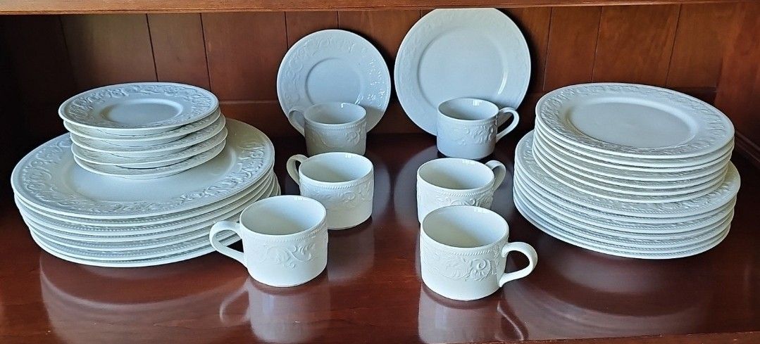 Farberware Alsace Dinnerware lot of 34