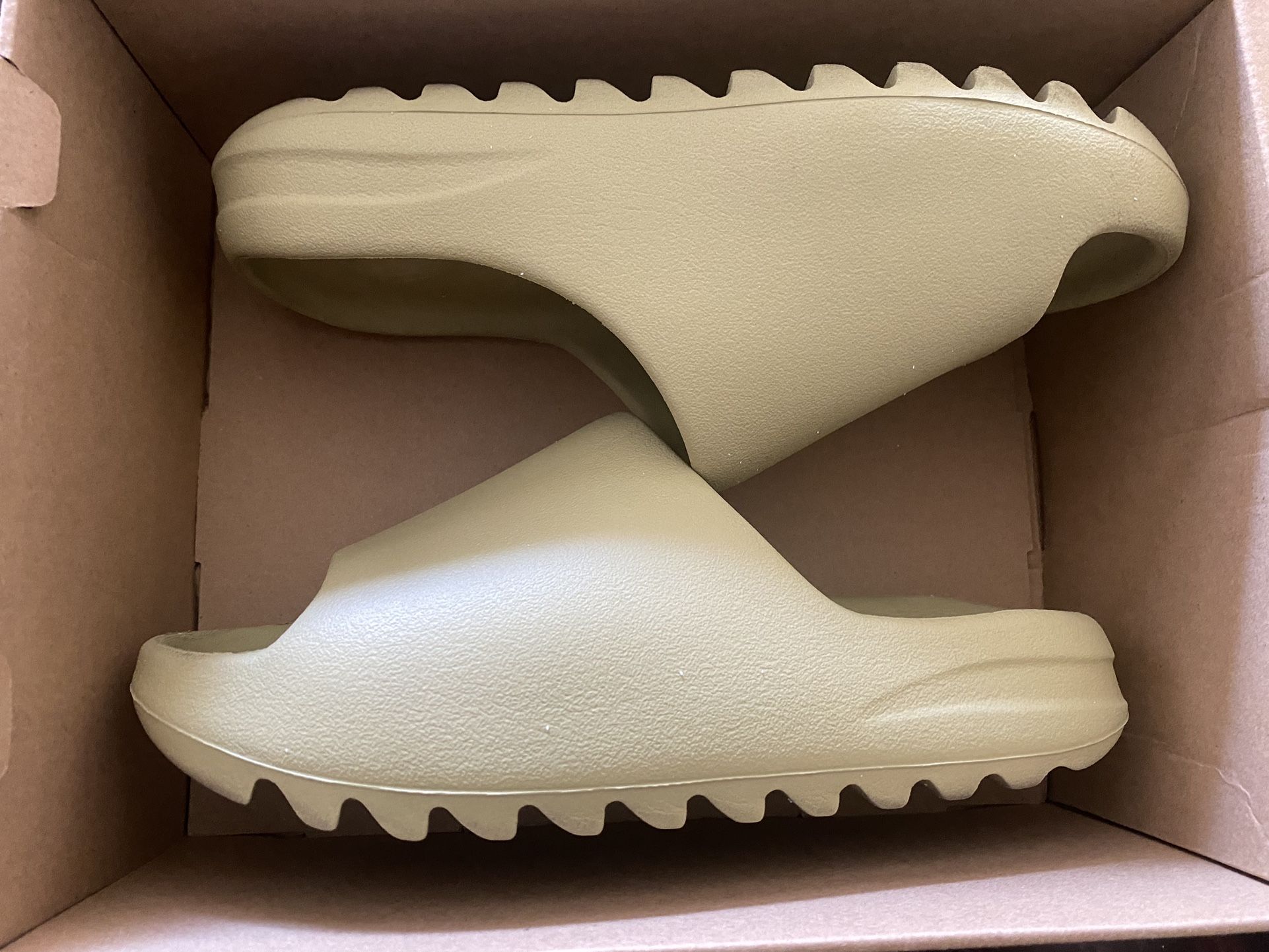 Yeezy Slides Resin Size 8 Men display picture 2