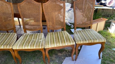 Mesa de comedor con 4 sillas