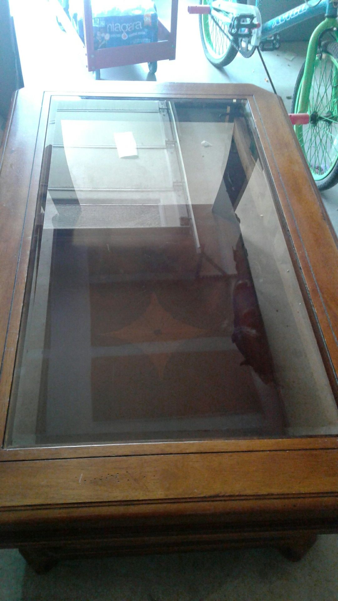 COFFEE TABLE. SMOKE GLASS.