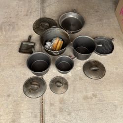 Cast-iron pot set