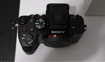 Sony A7V - like new
