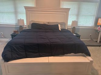 Farmhouse/coastal style king bed set