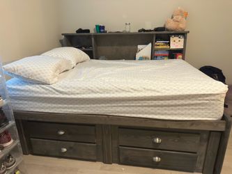 Full size bed w/ twin trundle