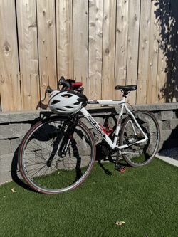 Genesis 700c Saber Road Bike