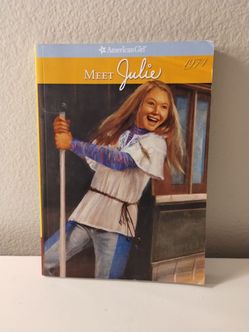 Meet Julie: An American Girl (American Girl Collection, 1) by Megan McDonald