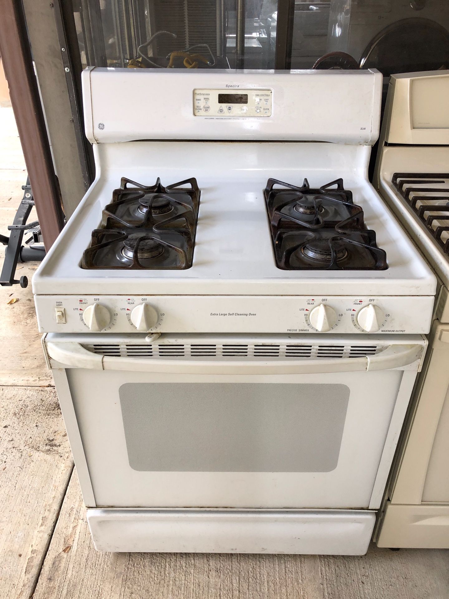 GE Spectra XL44 Gas Stove