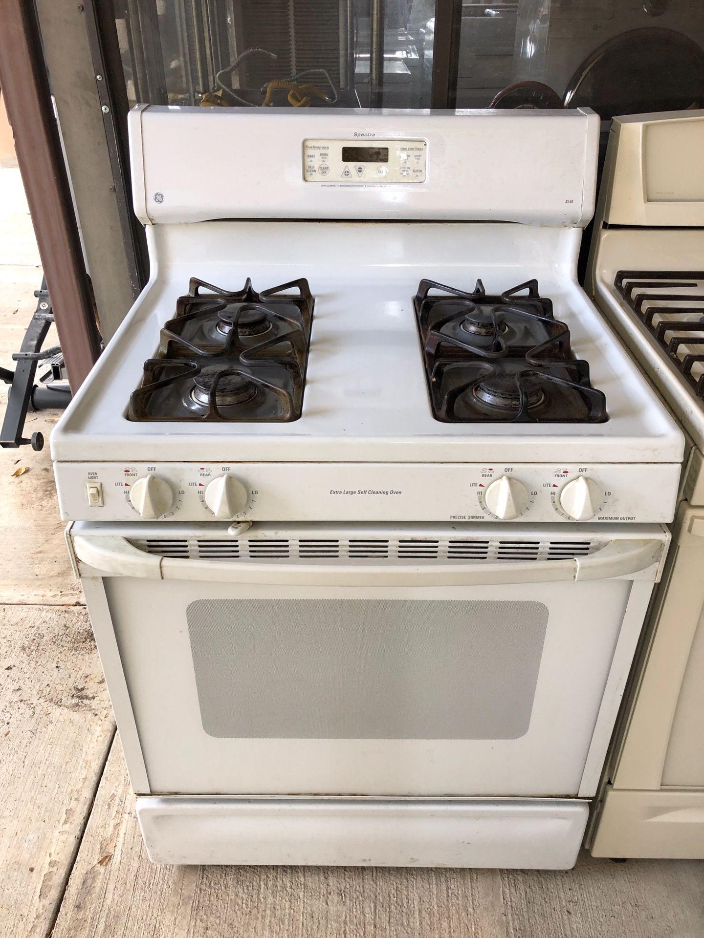GE Spectra XL44 Gas Stove for Sale in Las Vegas, NV OfferUp